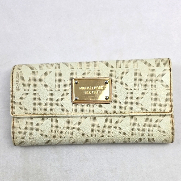 Michael Kors Cream Wallet Classic Design - Picture 1 of 9